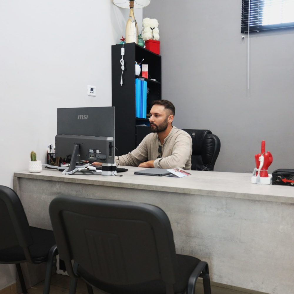 i_4H6A6986